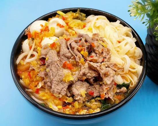 Order 金汤肥牛米线️️ Hot sour beef rice noodle soup food online from Fashion Wok store, Sunnyvale on bringmethat.com