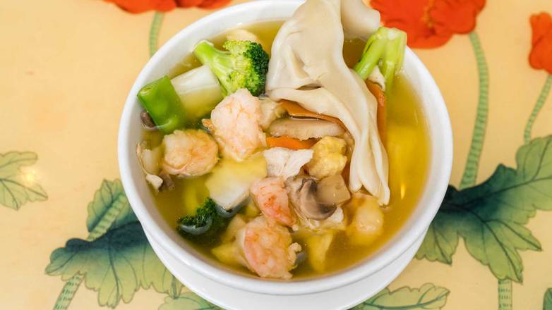 Order Special Wonton Soup food online from Chef Chan's store, Spring on bringmethat.com