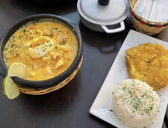 Order Seafood stew - Cazuela de Mariscos with 3 sides + 1 Coca Cola Gratis food online from Medellin Restaurant store, Coconut Creek on bringmethat.com