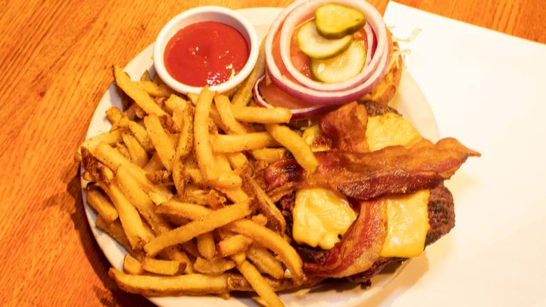 Order Bacon Cheeseburger food online from Rafferty's Restaurant & Bar store, Cordova on bringmethat.com