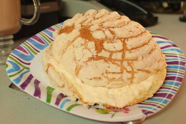 Pan de muerto con nata