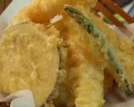 Order Tempura shrimp with mix veggie  food online from Shiro Sushi Teriyaki store, Portland on bringmethat.com