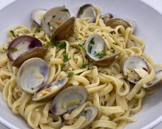 Order Linguine Clams food online from Spaghetto store, Davie on bringmethat.com