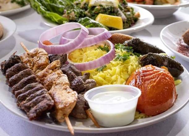 Order Mama Mia Combo Platter food online from Mama Mia Italian Cuisine store, Knoxville on bringmethat.com