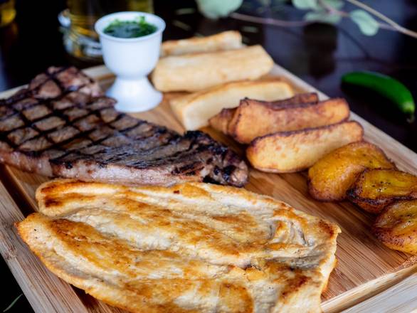 Order Combinacion Churrasco y Pollo Asado food online from La Parrilla Latin Food Llc store, Chicago on bringmethat.com