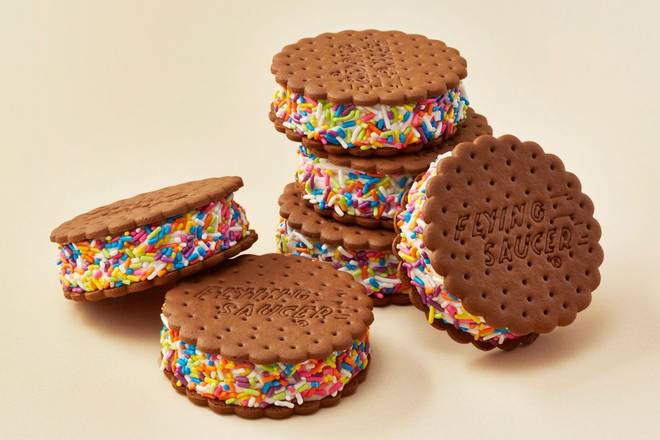 Order Deluxe Flying Saucers® (6-pack) food online from Carvel store, Miami on bringmethat.com