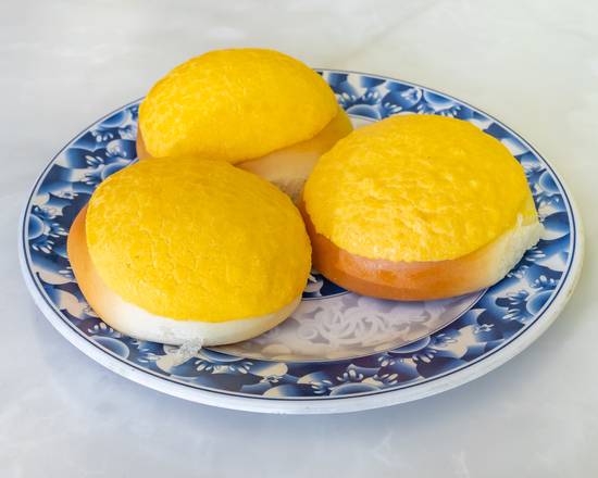 Order Pineapple Egg Yolk Bun (菠蘿奶皇包) food online from Dim Sum King store, El Monte on bringmethat.com