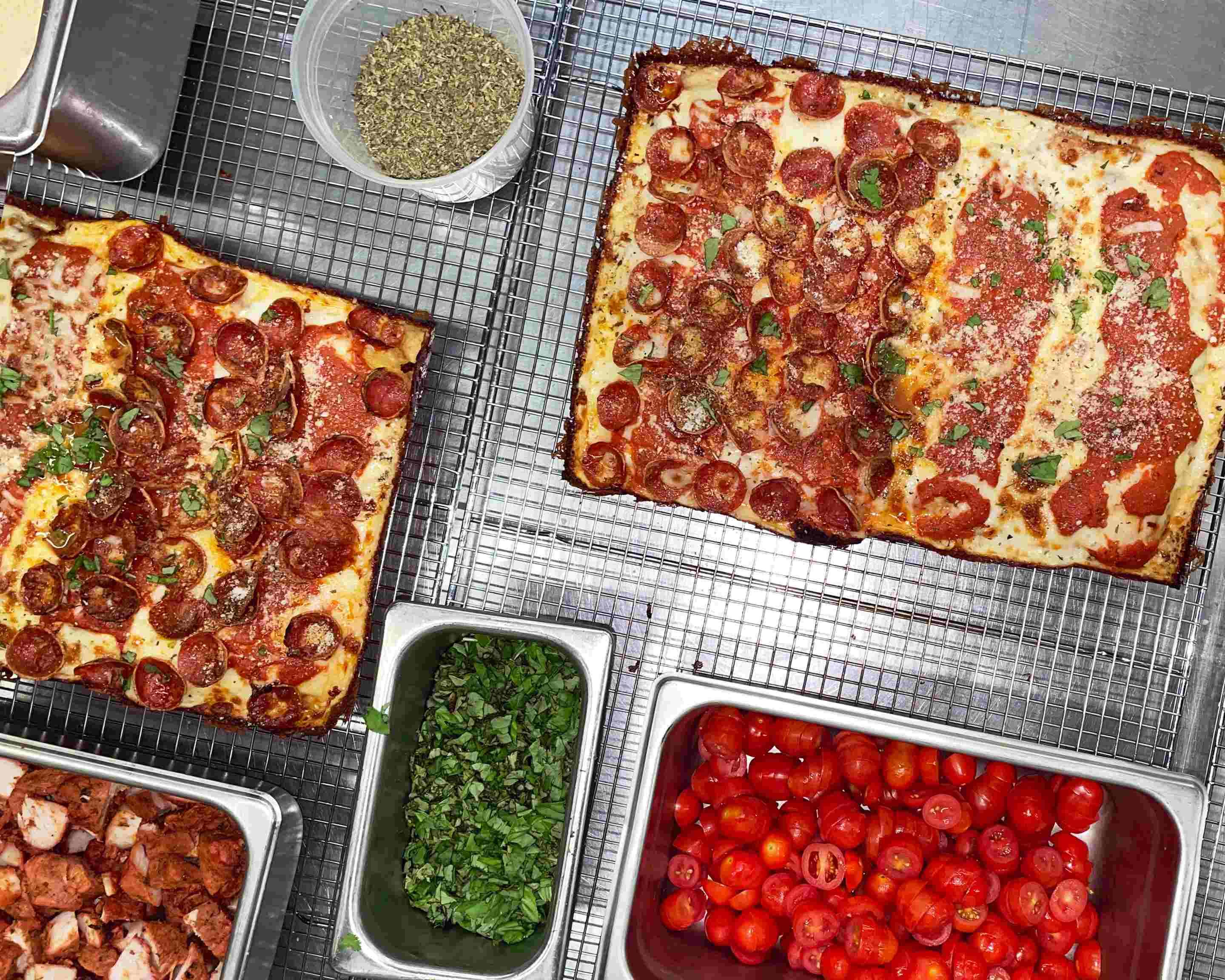 Order Oswald's Pizza Restaurant Delivery【Menu & Prices】| Toronto | Uber Eats