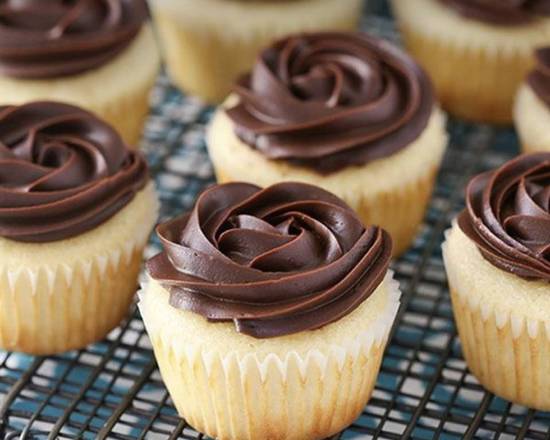Order Boston Cream Pie Cupcakes food online from Raffa’s Cupcakes store, Miami on bringmethat.com