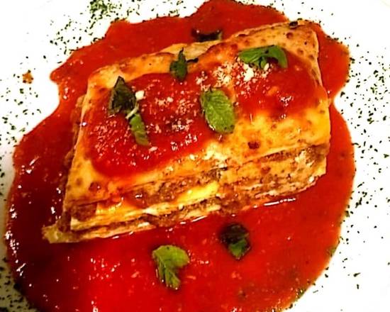 Order Lasagna Dinner food online from Mangia Bene Pizza store, Tampa on bringmethat.com