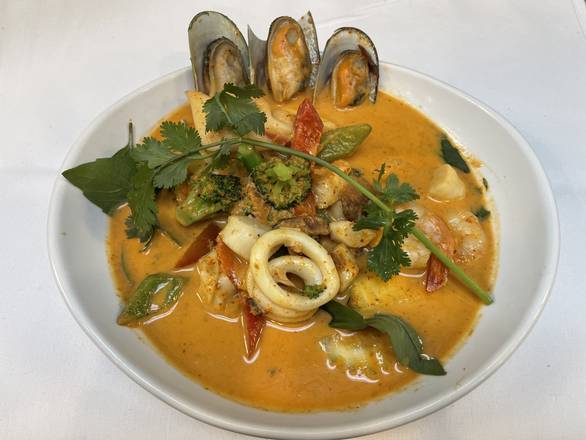 Order #38. Thai House Favorite Seafood food online from Thai House store, Charlotte on bringmethat.com