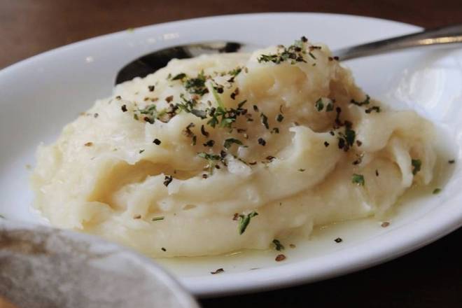 Order Mash Potatoes food online from H&H Brazilian Steakhouse store, Los Angeles on bringmethat.com