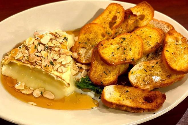 Order Baked Brie food online from Harold Seltzer Steakhouse store, St. Petersburg on bringmethat.com