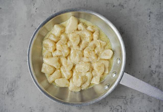Order Gnocchi Alfredo Pasta food online from Pummarola store, Coral Gables on bringmethat.com