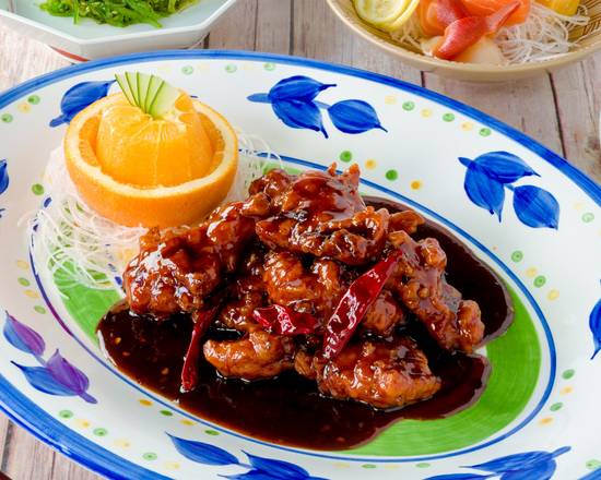 Order General Tso's Fried Chicken food online from Mitsuru Ya Chinese And Japanese store, York on bringmethat.com