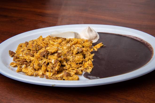Order Huevos con Chorizo food online from El Tipico Quetzal Cafeteria store, West Palm Beach on bringmethat.com
