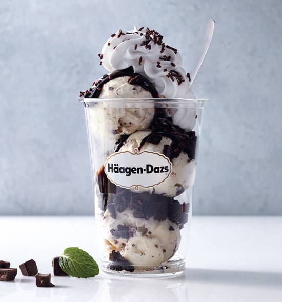 Order Mint Chip Dazzler Sundae food online from Haagen Dazs Shop store, Woodbury on bringmethat.com