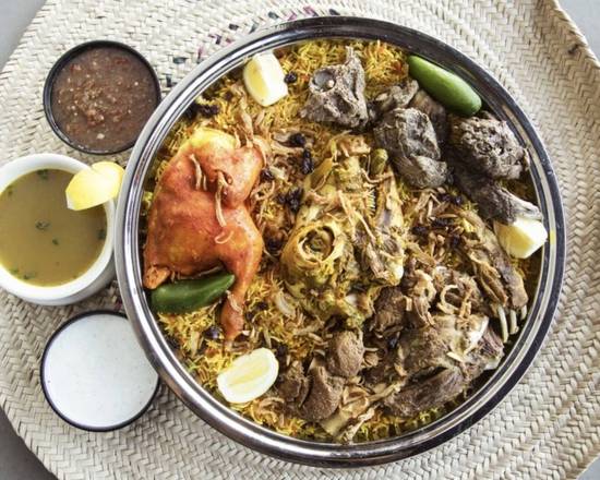 Order سدر مشكل مندي لحم, مندي دجاج وحنيذ| (No.7) Mixed Dishes OF Lamb , Haneeth , Mandi Lamb AND Mandi Chicken food online from House Of Mandi store, Anaheim on bringmethat.com