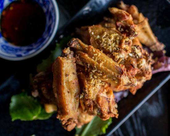 Order Bek Kai Todd (Garlic Wings) food online from Chao krung store, Los Angeles on bringmethat.com