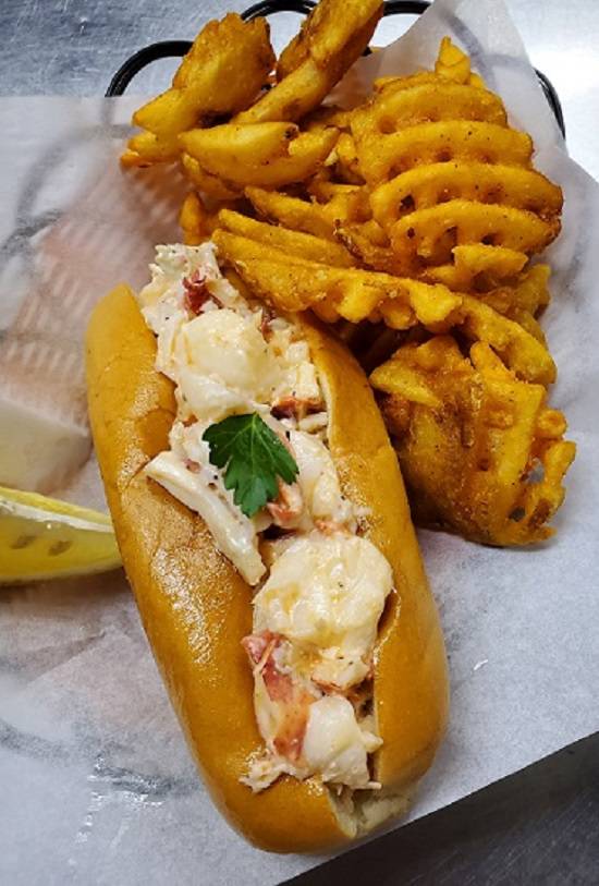 Order Lobster Roll food online from Parc Oasis store, New York on bringmethat.com