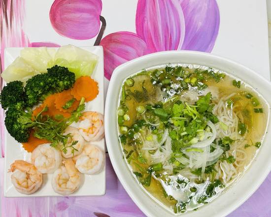 Order P10. Shrimp And Vegetables Noodle Soup food online from Pho Binh Minh store, Maple Valley on bringmethat.com