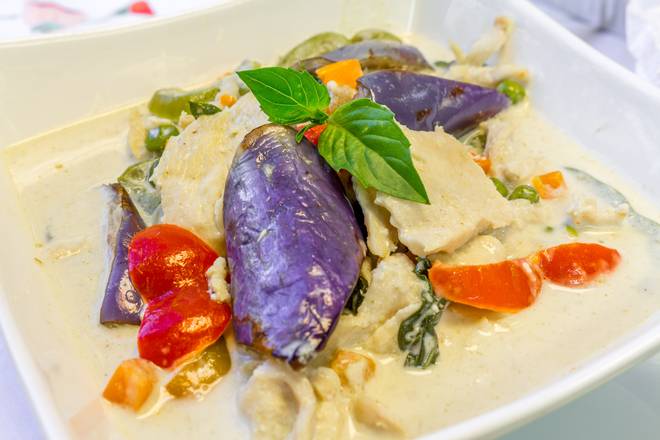 Order Green Curry food online from Thai Chili Cuisine store, Santa Clara on bringmethat.com