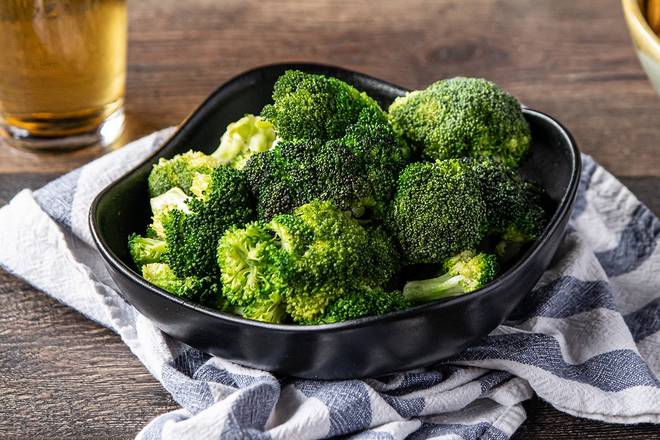 Order Heat & Serve Broccoli food online from Logan's Roadhouse store, N. McAllen on bringmethat.com