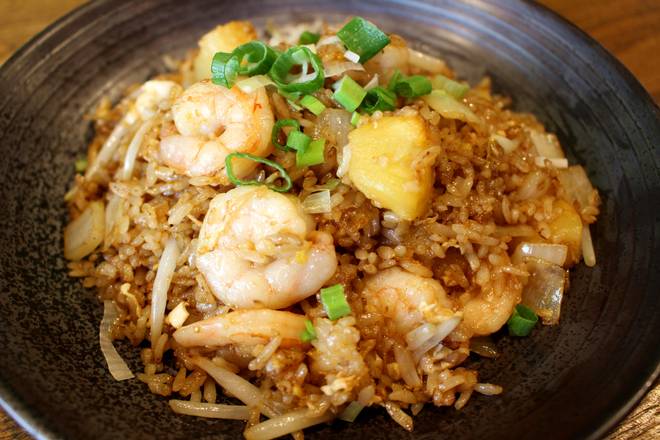 Order Thai Pineapple Fried Rice 泰式菠萝炒饭 food online from Taste store, Plantation on bringmethat.com