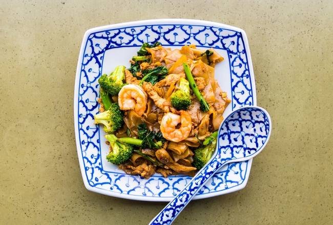 Order Pad See Ew food online from Celadon Thai Kitchen store, Los Angeles on bringmethat.com