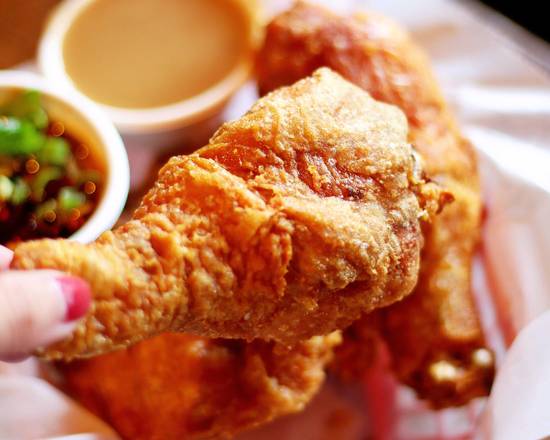Order Fried Chicken & Gravy (1 leg 1 thigh) food online from Gan Bei store, Seattle on bringmethat.com