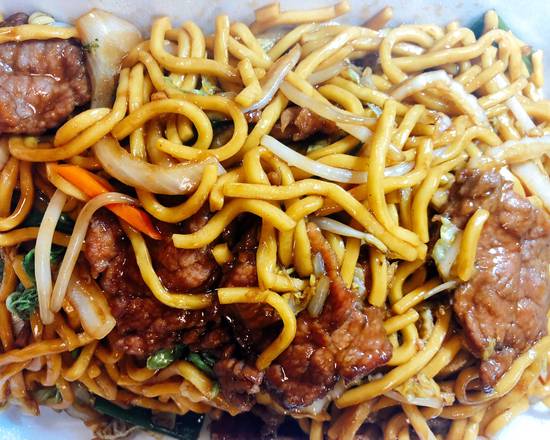 Order Beef Lo Mein food online from New Golden House store, Philadelphia on bringmethat.com