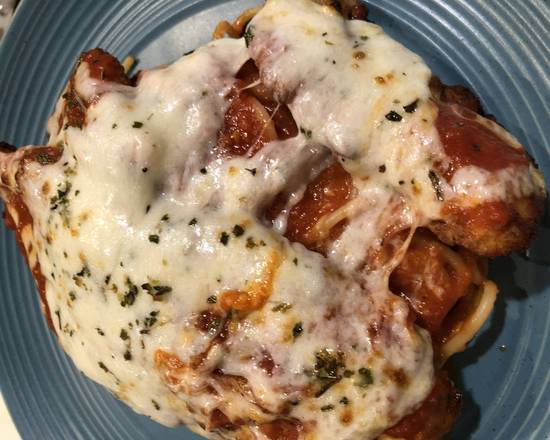 Order Chicken Parmigiana w Spaghetti food online from Caffe Di Mauro store, Miami Beach on bringmethat.com