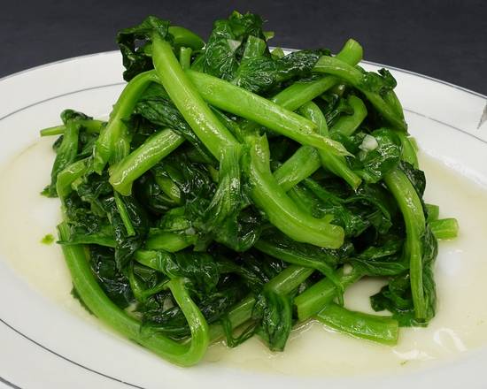 Order Sauteed Snow Pea Leaves 清炒豆苗 food online from China Chalet store, Florham Park on bringmethat.com