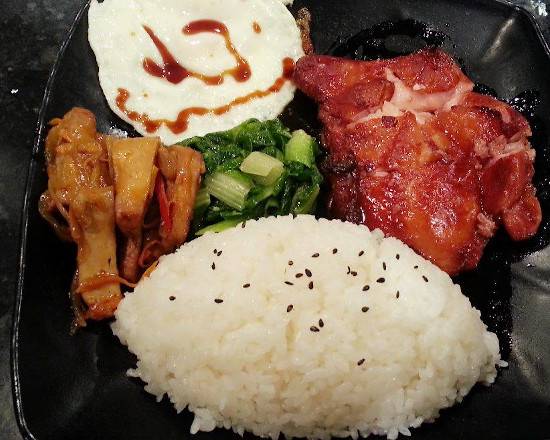 e書漫 漫畫雜誌愛心空間 咖啡.美食.飲料.AI機器人.小貓中途.Restaurants.24小時.過夜.宵夜.寵物友善.包廂.背包客.下午茶.安靜.辦公租借.按摩.餐廳