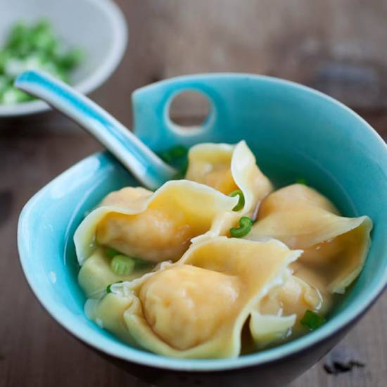 Order 17. Wonton Soup food online from Excel Chinese Restaurant store, South Chesterfield on bringmethat.com