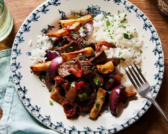 Order Lomo Saltado Platter food online from La Mesa store, Massapequa on bringmethat.com