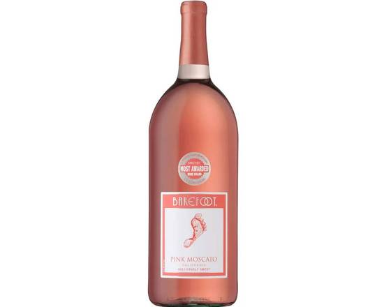 Order Barefoot Cellars Pink Moscato, 1.5L Rose Wine (13.5% ABV) food online from Xtra Liquors & Wines store, WEST MIAMI on bringmethat.com
