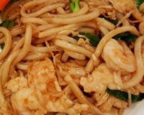 Order Blazing Udon Noodles with Chicken and Shrimp food online from Secret Recipe store, Carrollton on bringmethat.com