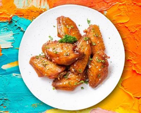 Order 8 pcs Classic Bone-in Wings food online from Black Bird Wings store, Oklahoma City on bringmethat.com