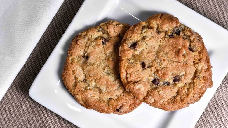 Order House Made Chocolate Chip Cookies food online from Viviano On The Hill store, St. Louis on bringmethat.com