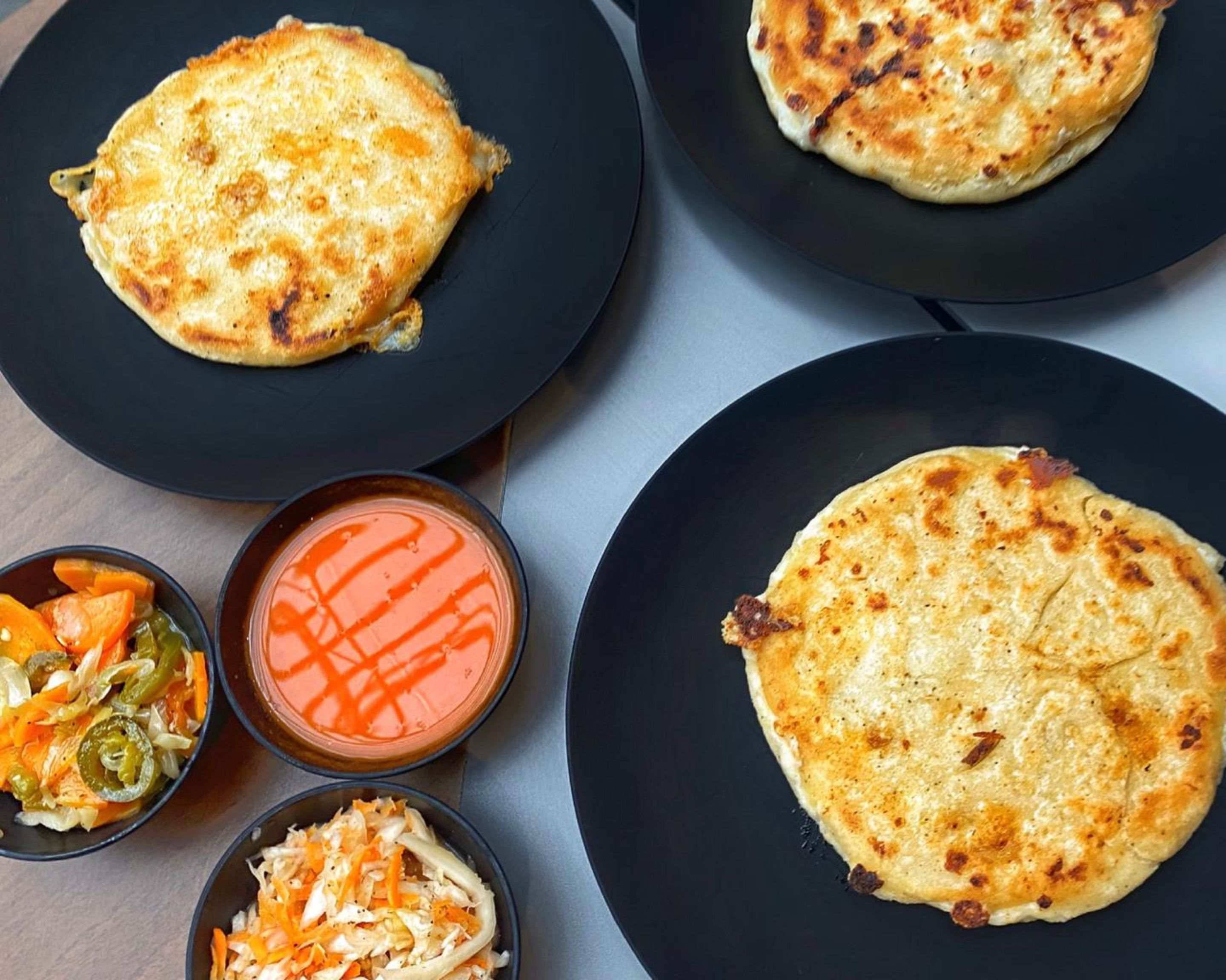 Las Revueltas Pupuseria a domicilio en Guatemala Menú y precios