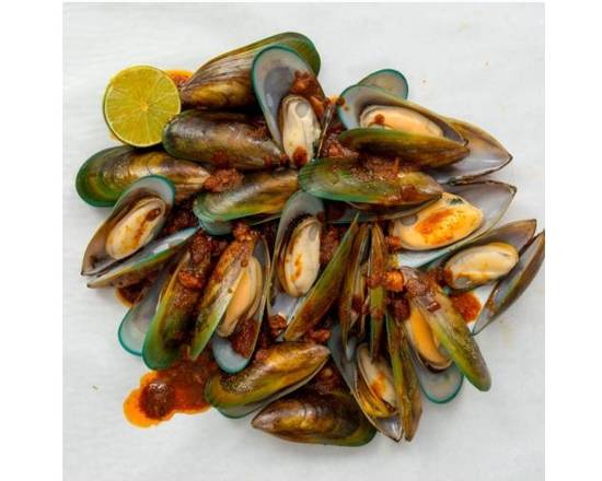 Order 1lb Black Mussel  food online from Juicy Mayport store, Jacksonville on bringmethat.com