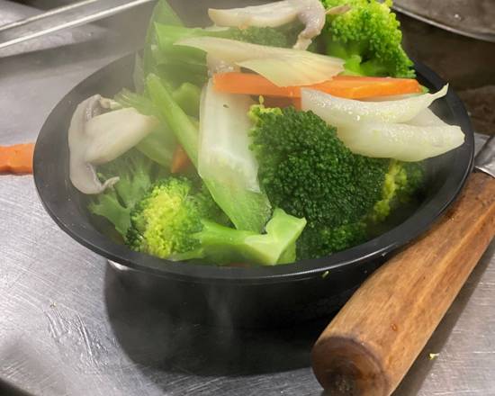 Order Steamed Vegetables Mixed food online from Halal Fusion Chinese Restaurant store, Philadelphia on bringmethat.com