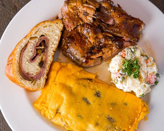 Order Holiday Meal (Plato Navideño) food online from Don Pan International Bakery store, Miami on bringmethat.com