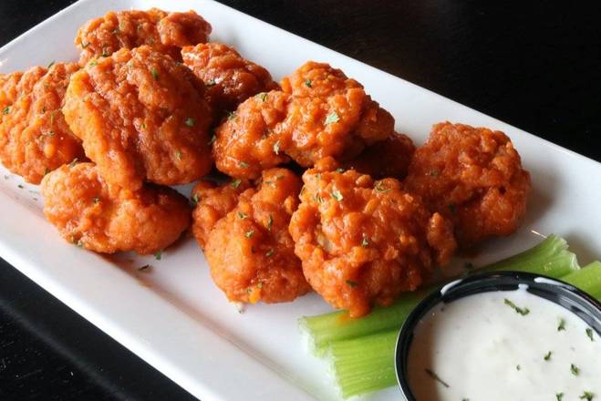 Order Boneless Wings food online from Boombozz Taphouse store, Louisville on bringmethat.com