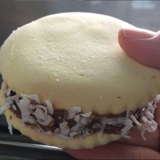 Order Alfajor Maicena food online from Moises Bakery store, Miami on bringmethat.com