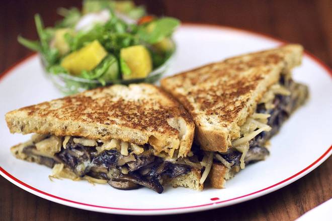 Order Mushroom Gruyère Reuben food online from Founding Farmers Tysons store, Providence on bringmethat.com