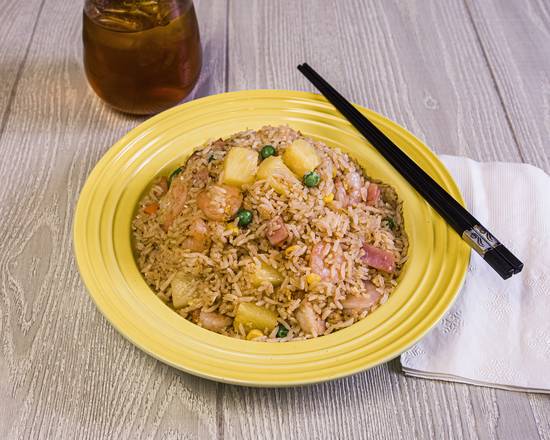 Order R0. Hawaii Pineapple Fried Rice 夏威夷菠蘿炒飯 food online from Uncle Chen's Chinese Restaurant store, State College on bringmethat.com