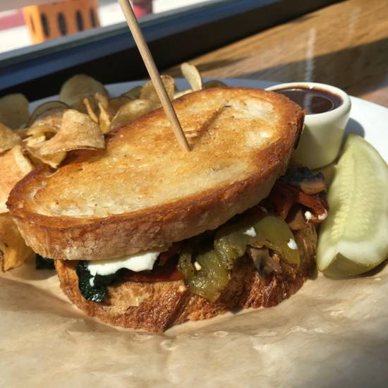 Order Veggie Sandwich food online from Windy City Cafe store, Chicago on bringmethat.com