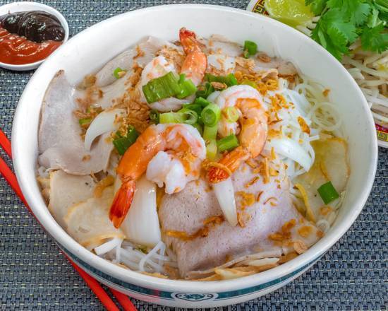 Order 30. Hu Tieu Nam Vang food online from Pho Ty Ii store, Hayward on bringmethat.com